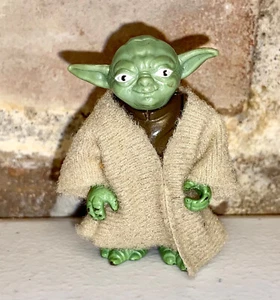 Vintage 1980 Star Wars Yoda W/ Cloak Kenner Figure - No Belt, Snake or Cane - Picture 1 of 2