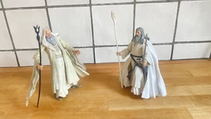 Lord Of The Rings Saruman and Gandalf the White Action Figures Marvel Ent. - Picture 1 of 6