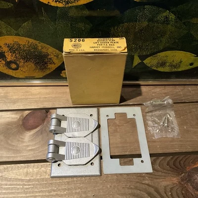 De colección HUBBELL 5206-1 Doble Solapa Impermeable Elevación Cubierta Placa Metal Nuevo en Caja Foto 1 de 4