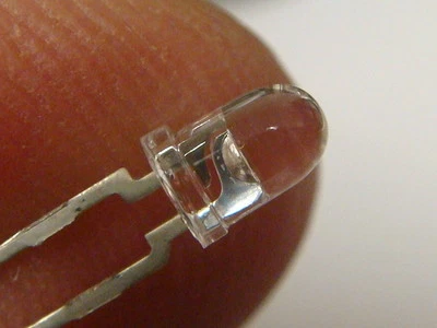 One Lot 125 pcs OSRAM SFH309-4 SILICON NPN PHOTOTRANSISTORS - NEW and UNUSED - Image 1 of 4