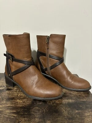 Botas al tobillo Dayna marrón Chaps para mujer talla 9,5 botas con hebilla con cremallera Foto 1 de 4