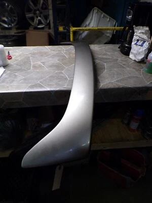 Ford Focus 2000-2004 sedán *dorado* alerón trasero montado en la tapa unidad de fábrica OEM Foto 1 de 4