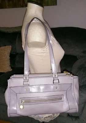 AUTÉNTICO BOLSO DE MANO ISAAC MIZRAHI DE CUERO TOPO VIVO MONEDERO GRANDE  Foto 1 de 4