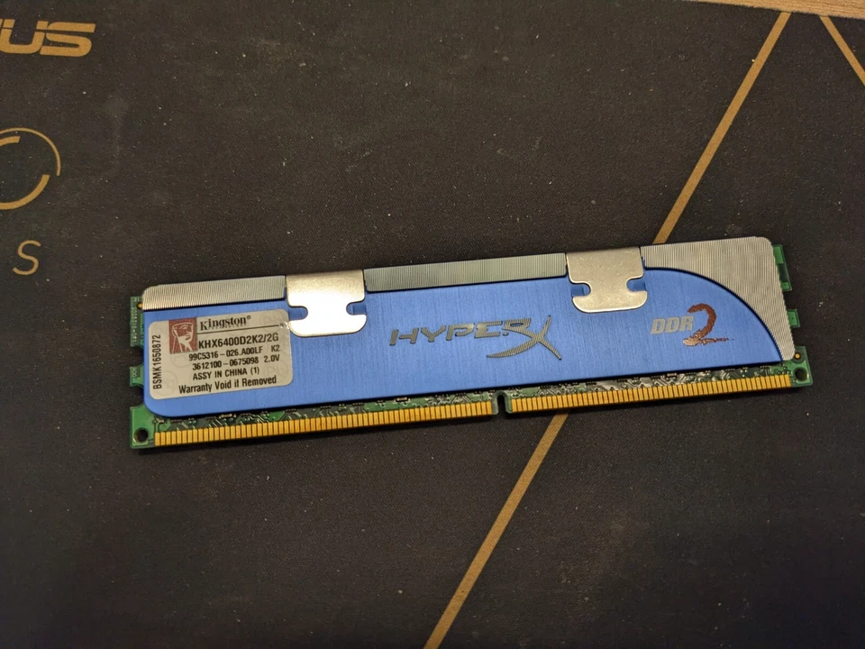 Kingston HyperX 1GB DDR2-800 (400 MHz) PC2-6400 KHX6400D2K2/2G - Immagine 1 di 1