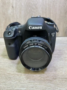 Canon 7D Camera w/ 50mm Lens - Mint SHUTTER COUNT 870 - Picture 1 of 9