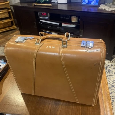 Wheary Little Colonel Vintage Suitcase Brown Leather 1920s Photo Prop Key 20” - Image 1 of 4