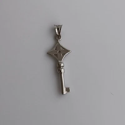 18K Solid White Gold Key Pendant 1.0" Flower Charm NEW Au750 NWOT Unbranded - Image 1 of 4
