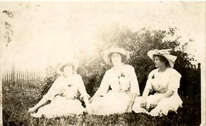 1900's Original RPPC Postcard ~ Three Sweet Females Enjoying The Outdoors - Picture 1 of 2