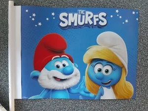 Set of two The Smurfs hand flags (Doublesided) - 2022 featuring Papa Smurf - Imagen 1 de 3