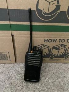 Motorola VX-451-G7-5 UHF Ręczne dwukierunkowe 16-kanałowe radio analogowe NIE DZIAŁA - Zdjęcie 1 z 7