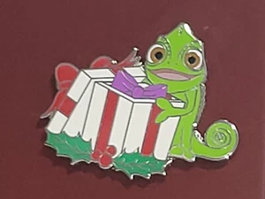 Disney Park Tangled Pascal 2020 Holiday Christmas Present LE 4000 Tradable Pin - Picture 1 of 2