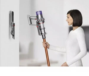 Dyson Cyclone V10 Absolute Cordless Vacuum Cleaner -  NEW Receipt 2 Warranty - Picture 1 of 6