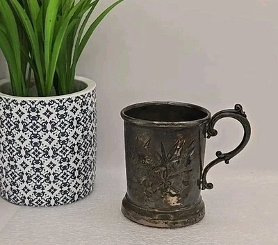 Taza antigua victoriana grabada plateada del siglo XIX  Foto 1 de 4