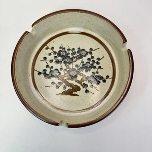Cenicero de cerámica vintage de 3 puntos con diseño de bonsái de flores azules moteado 6" usado en excelente estado - Imagen 1 de 6
