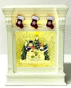 Weihnachtskamin LED beweglich Glitzer Wasser Schneekugel Schneemann - Bild 1 von 7