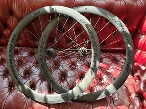 Bontrager Aeolus Comp 5 Carbon Wheelset 11 Speed Clincher Thru Axle - Picture 1 of 5
