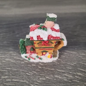 Estatuillas de casa tetera miniatura vintage se abre y tiene detalles de cocina en su interior - Imagen 1 de 10