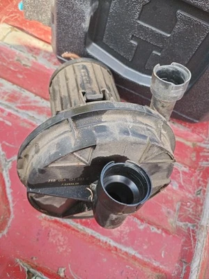 BOMBA DE INYECCIÓN DE AIRE SECUNDARIA VOLKSWAGEN AUDI 06A131333C OEM BEETLE JETTA GOLF Foto 1 de 3