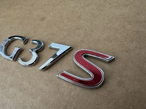 Emblema trasero Infiniti G37S 2009-2013 OEM ENVÍO GRATUITO G37 - Imagen 1 de 3