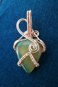 Agate gemstone pendant - non tarnish wire weave - Picture 1 of 5