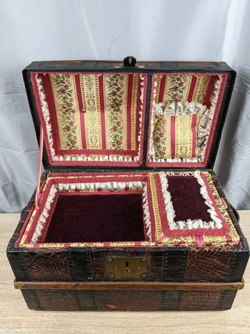 Antique Dome Top Alligator Leather Fully Restored Lined Diminutive Travel Trunk Cover