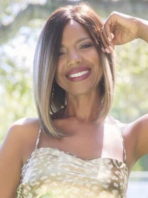 Peluca Taylor Noriko LIQUIDACIÓN Rubia | Seaglass | Midnite | Illumina | Berry | Plat Foto 1 de 4