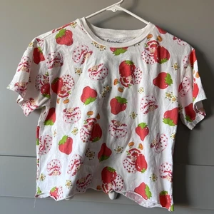 Strawberry Shortcake Shirt Womens Small White Red All Over Print Graphic Tee - Picture 1 of 5