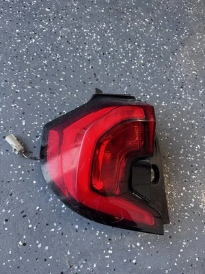 Luz trasera exterior LED de fábrica para pasajero GMC Terrain 2018-2021 Foto 1 de 4