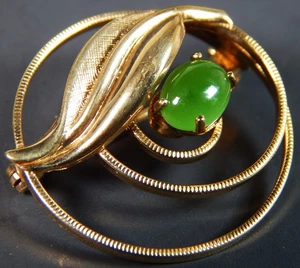 DE COLECCIÓN 1950S MCM FIRMADO ORO 12K RELLENO 1/20 BROCHE PIN VIDRIO JADE ESPIRAL DISEÑO 1" - Imagen 1 de 8