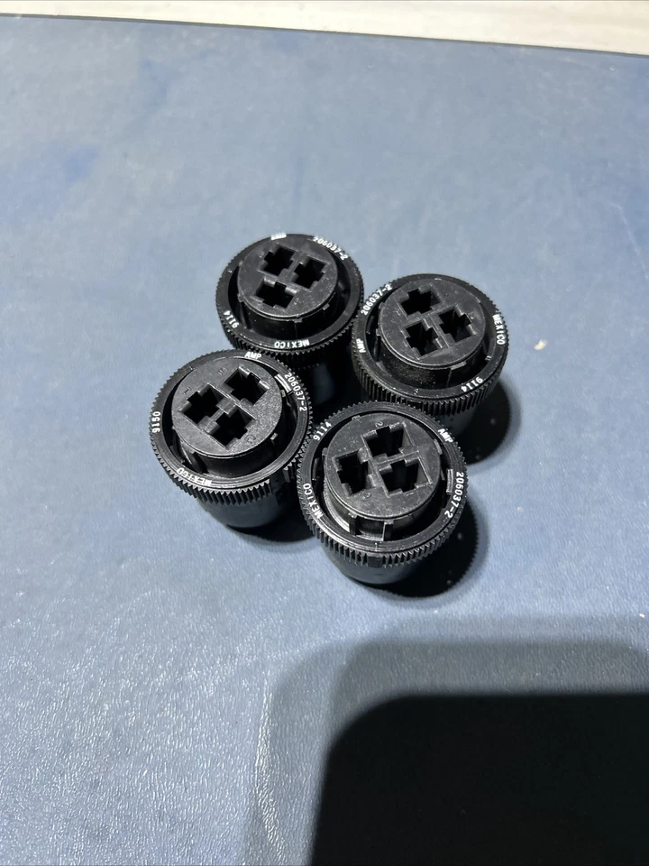 TE Connectivity AMP 206037-2 Circular Connector, Series 3, 3 Contacts- 4 Pack - Image 1 of 4