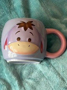 Autentica tazza Disney Store Tsum Tsum Winnie The Pooh Eeyore 16 once - Foto 1 di 3