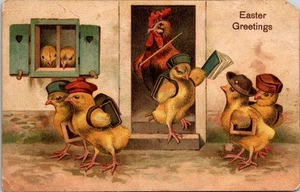 Postal Pascua Antropomórficos Pollitos Mochilas Sombreros CHIP DE ESQUINA  - Imagen 1 de 2