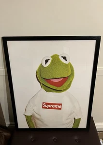 Orginal Supreme x Kermit The Frog Street AD Poster Gerahmt - Bild 1 von 3