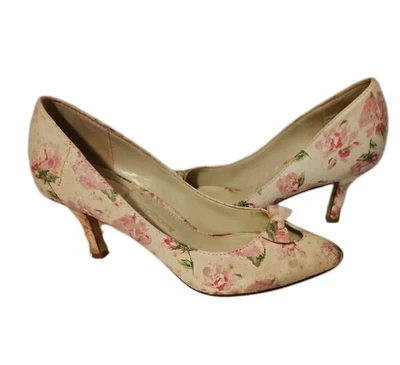 Liz Claiborne, woven, Floral, size 7M , 3" Heels. Leigh - Image 1 of 4