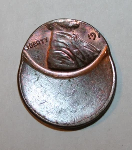 197- Lincoln Memorial Cent Struck Off Center Error Coin. AU / BU. - Picture 1 of 3