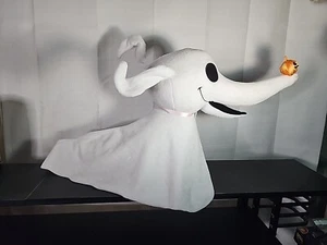 Peluche Zero Ghost Dog Halloween Greeter Disney Pesadilla antes de Navidad 26" - Imagen 1 de 6