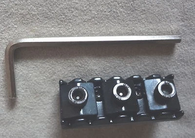 Floyd Rose Lic. Guitarra Eléctrica LOCKING NUT MIGHTY MITE BLACK 43MM Montaje Superior 4 Foto 1 de 2