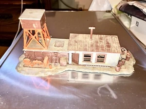 Ho Scale Trackside Sand Storage Shop  - Picture 1 of 4