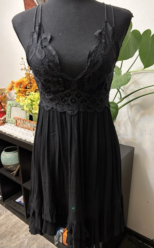 Vestido FP One Free People Mini Adela Boho Negro Crochet Encaje Talla Pequeña Foto 1 de 4