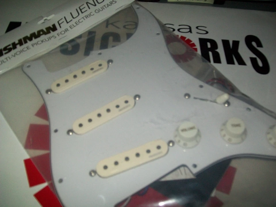 Golpeador FISHMAN FLUENCE STRAT CARGADO ANCHO ÚNICO - BLANCO Foto 1 de 1