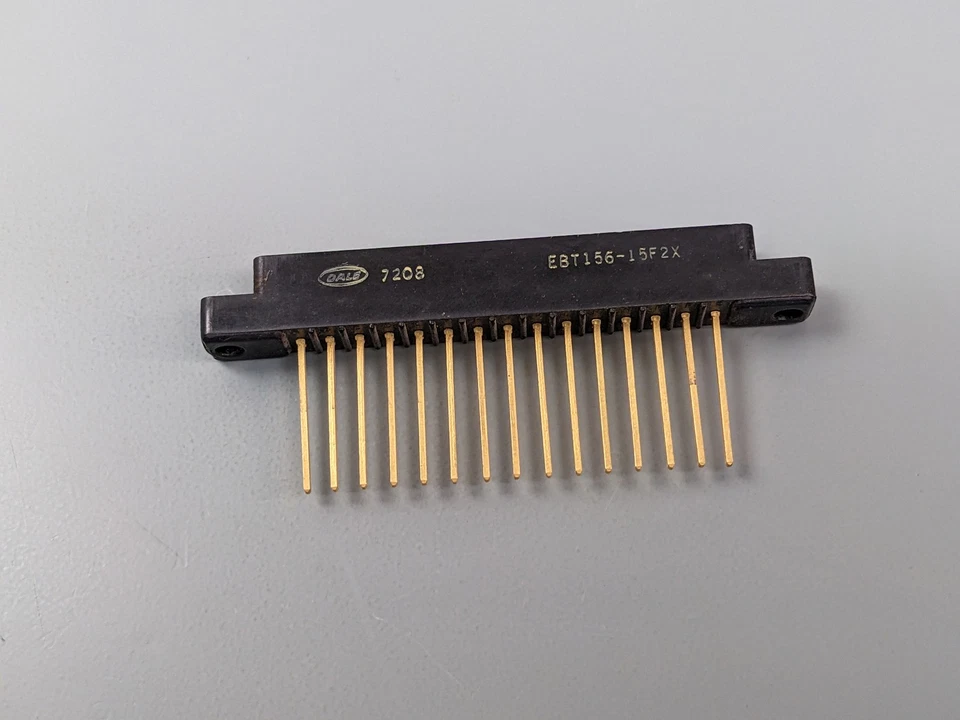Conector de borde de tarjeta Dale EBT156-15F2X envoltura de cable de 15 pines espaciado de 0,156 pulgadas Foto 1 de 2