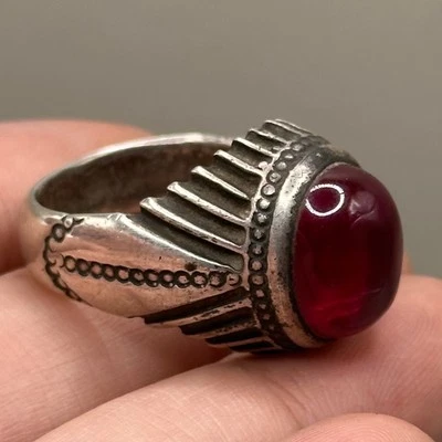 BAGUE ANCIENNE EN ARGENT D'INSPIRATION ROMAINE AVEC PIERRE - Photo 1/4