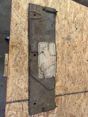 Buick Skylark 1965 cubierta superior de montaje de radiador especial Foto 1 de 4