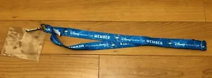 Disney Vacation Club Lanyard with Card Holder DVC Member Blue 18” Collectable - Bild 1 von 2