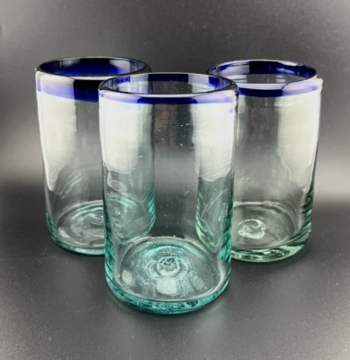 Lote de 3 vasos mexicanos con borde azul soplado a mano de 5 pulgadas Foto 1 de 4