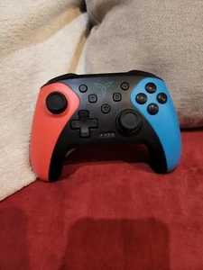 Nintendo Switch Wireless Controller - Red And Blue (HACAFSSKA) - Picture 1 of 4