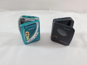 Lot of 2 VINTAGE WALKMAN CASSETTE PLAYERS ๐ฅ SONY ๐ฅ AIWA - Picture 1 of 16