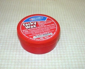 "Tacky Wax" para asegurar miniaturas estabilizadoras de CASA DE MUÑECAS a superficies, 28 g - Imagen 1 de 2