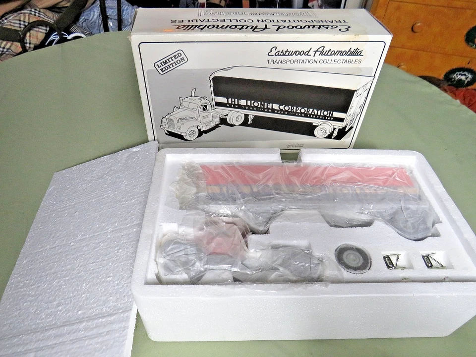 EASTWOOD PRIMERA MARCHA #19-0116 LIONEL MACK 1960 MODELO B-61 TRACTOR & TRALER 1/34 Foto 1 de 4