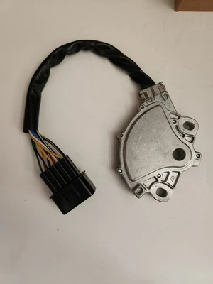 Переключатель предохранительный нейтральный MITSUBISHI MONTERO SPORT 99-2004 8604A053 - Изображение 1 из 2